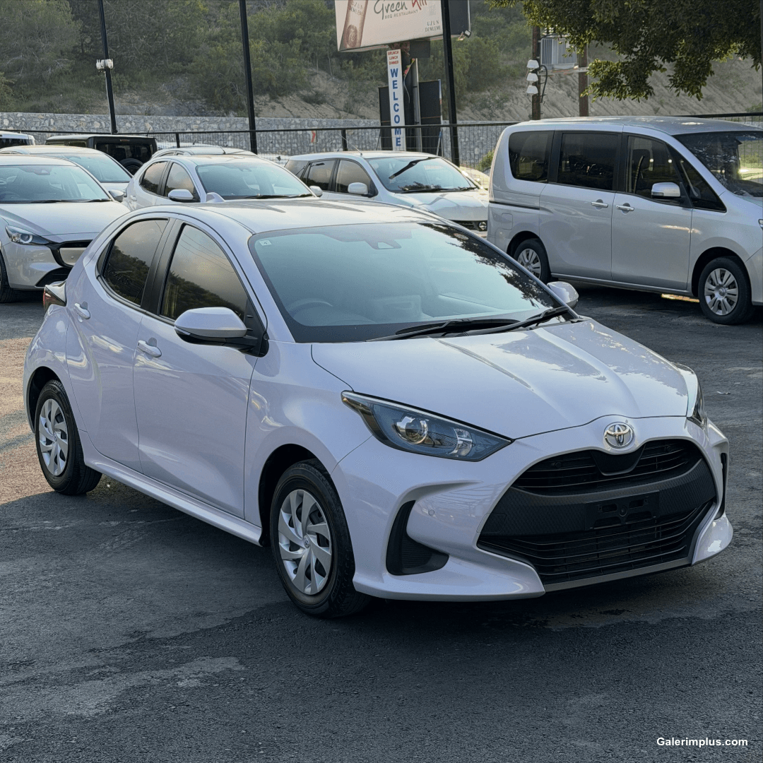 2022 Toyota Yaris 1.5 - Fotoğraf 1