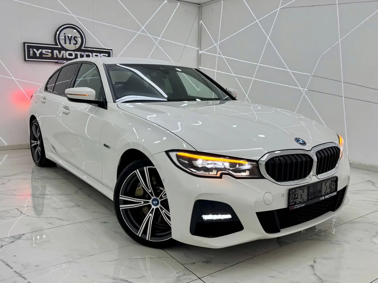 2021 BMW 3 Serisi 330e - Fotoğraf 1