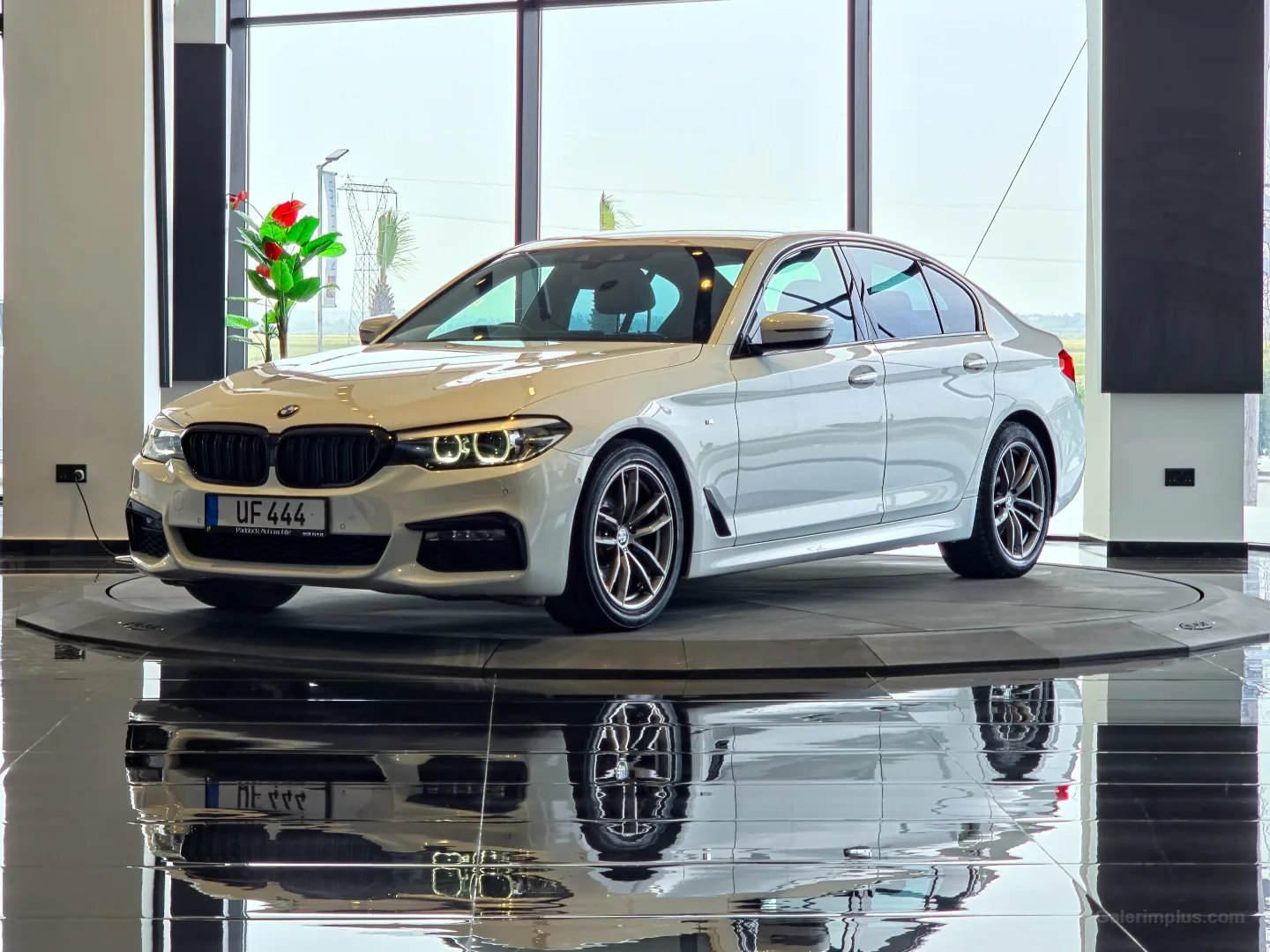 2018 BMW 5 Serisi 520d - Fotoğraf 1