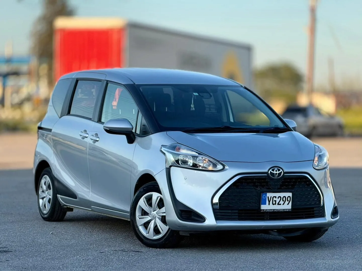 2020 Toyota Sienta 1.5 CVT-i - Fotoğraf 1