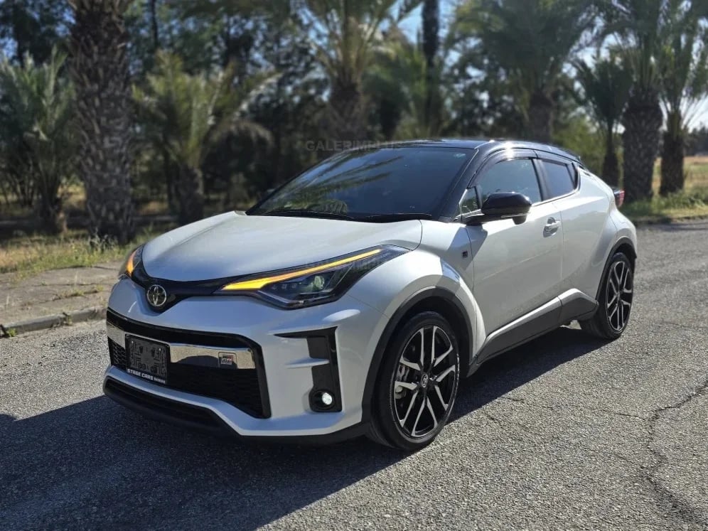 2022 Toyota C-HR 1.8 Hybrid KKTC - Fotoğraf 1