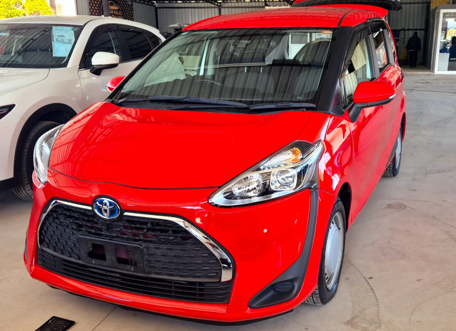 2022 Toyota Sienta 1.5 Hybrid CVT - Fotoğraf 1