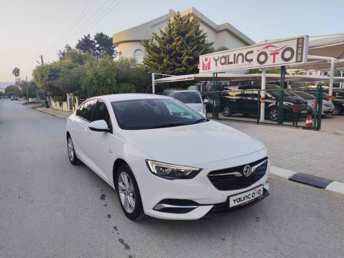 2020 Vauxhall Insignia - Fotoğraf 1